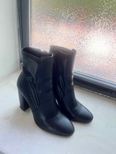 Photo of free 7.5 women’s shoes (East Harlem) #2