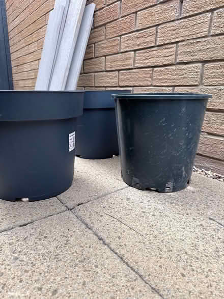 Photo of free 3 plastic plan pots (SG7) #1