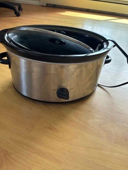 Photo of free Slow cooker, works well (West end Harwood and jervis) #1