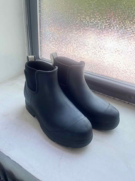 Photo of free 7.5 women’s shoes (East Harlem) #1