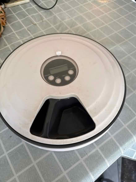 Photo of free Automatic pet feeder (Croydon/West Wickham) #1