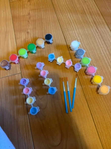 Photo of free Small paints (Collyhurst M8) #1
