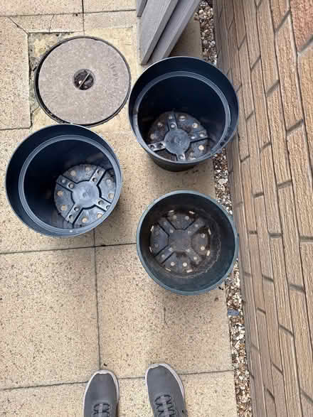 Photo of free 3 plastic plan pots (SG7) #2