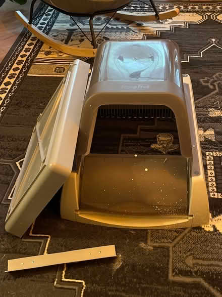 Photo of free Self-cleaning cat tray (Walworth SE17) #1