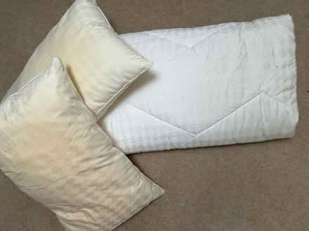 Photo of free Double duvet and 2 pillows (Wokingham RG40) #1