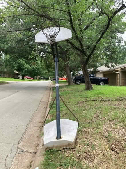 Photo of free Basketball goal (Southwest Arlington) #1