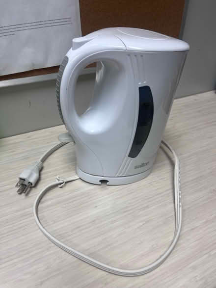 Photo of free White Electric Kettle (Mavis Bristol intersection) #1
