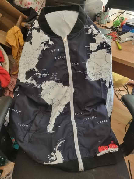 Photo of free World map jacket XL (Alperton HA0) #2
