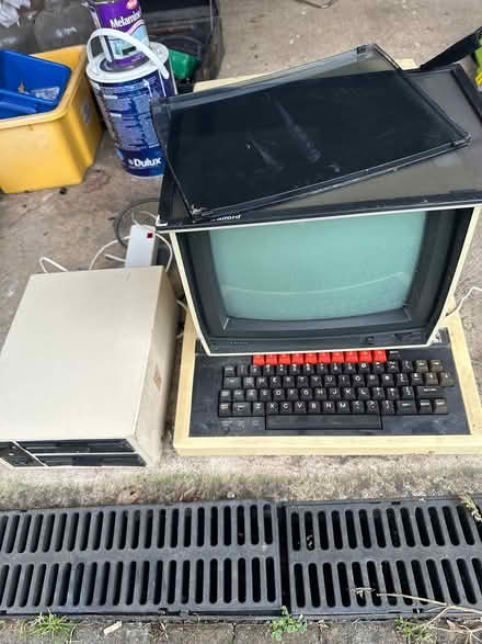Photo of free BBC acorn computer & floppy drive (Empingham Le15) #1