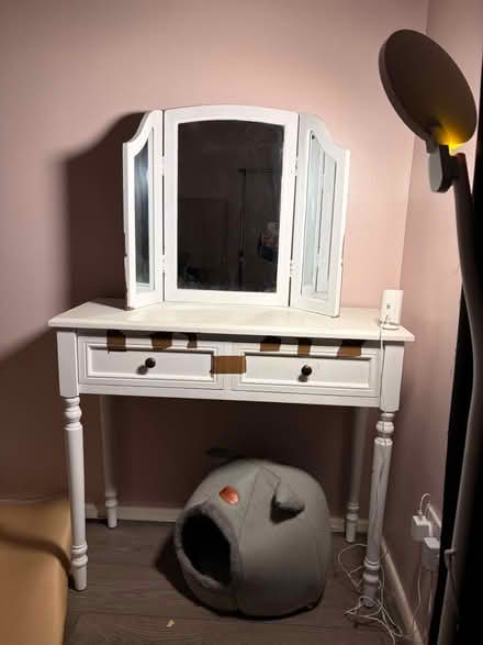 Photo of free Dressing table (HP27LS) #1