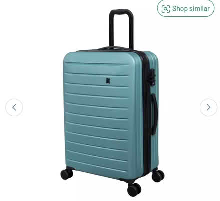 Photo of Medium luggage (Canary wharf E14) #1