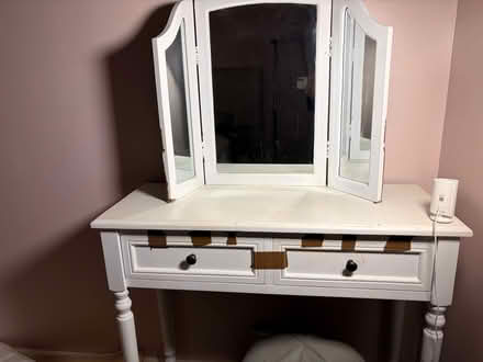 Photo of free Dressing table (HP27LS) #2