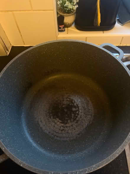Photo of free Stove top airfryer and Cooking Pots (Grays (RM17)) #4