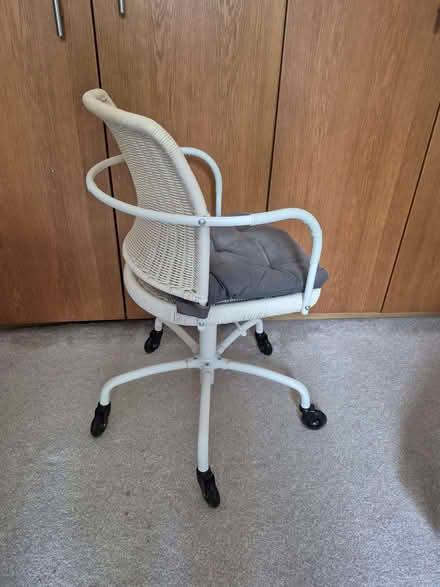 Photo of free White desk chair (Station Area RG21) #3