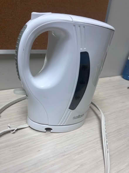 Photo of free White Electric Kettle (Mavis Bristol intersection) #2