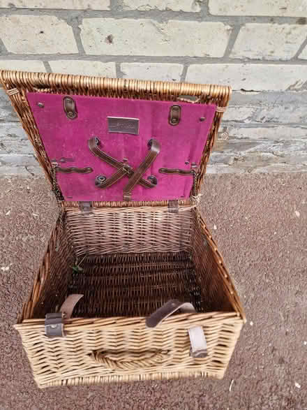 Photo of free Wicker picnic basket (Horace Road Billericay CM11) #1