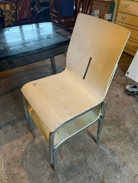 Photo of free Glass table and chairs (UB7) #2