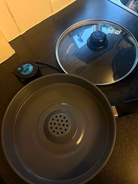 Photo of free Stove top airfryer and Cooking Pots (Grays (RM17)) #2