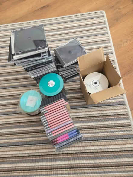Photo of free Writeable DVDs and CDs (WR1 off The Tything) #1
