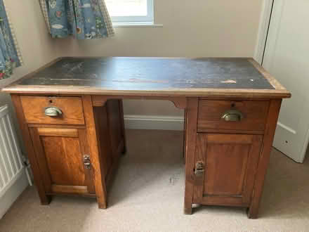 Photo of free Desk (Winchester SO22) #1