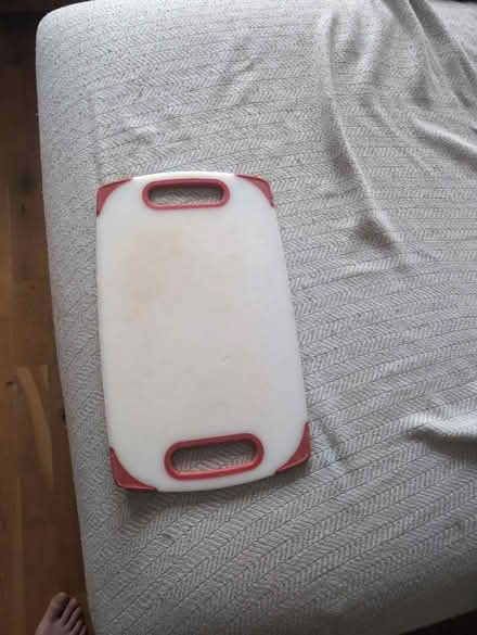 Photo of free Plastic chopping board (BN1) #1
