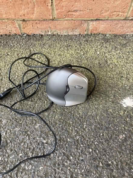 Photo of free Ambidextrous vertical wired mouse (Leigh Park BA13) #1