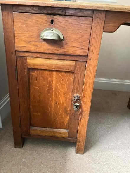 Photo of free Desk (Winchester SO22) #4