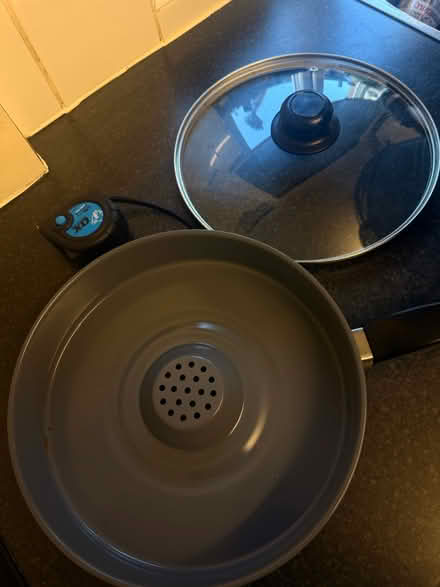 Photo of free Stove top airfryer and Cooking Pots (Grays (RM17)) #3