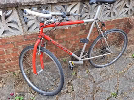 Photo of free Men's bike (High Town LU2) #1
