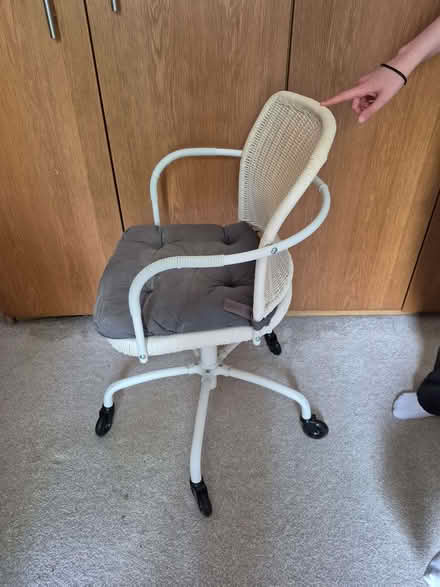 Photo of free White desk chair (Station Area RG21) #1