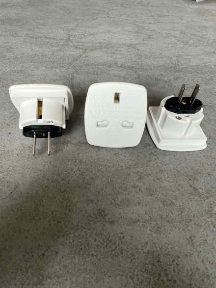 Photo of free UK to US travel adaptors (Mill Green AL7) #3