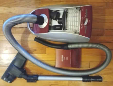 Photo of free Siemens bagged vacuum cleaner - EN5 (Barnet EN5) #1
