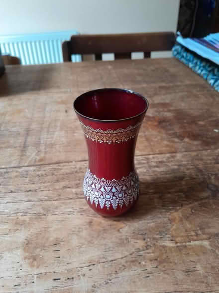 Photo of free Small vase (Earley RG6) #1