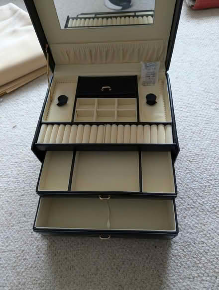 Photo of free Black jewellery box (BD20 5NE) #4