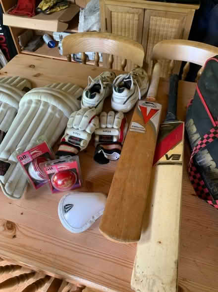 Photo of free Junior cricket equipment (Hale SP6) #2