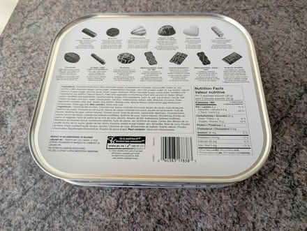 Photo of free empty cookie tin (Streetsville) #2