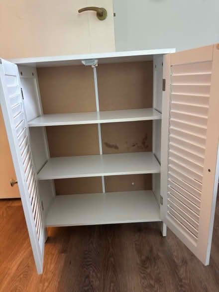 Photo of free White bathroom cabinet (Dalston, London E8) #3