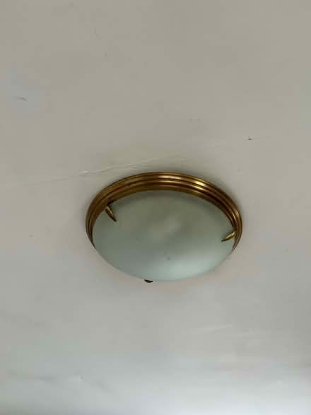 Photo of free Ceiling light with light bulbs (Tunbridge Wells) #1