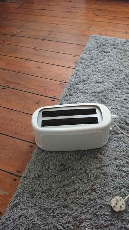 Photo of free 4 slot toaster (Ramsgate CT11) #1