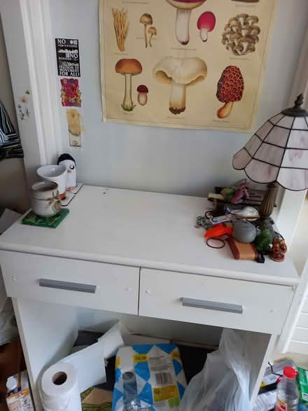Photo of free Desk (ladbroke grove W10) #1
