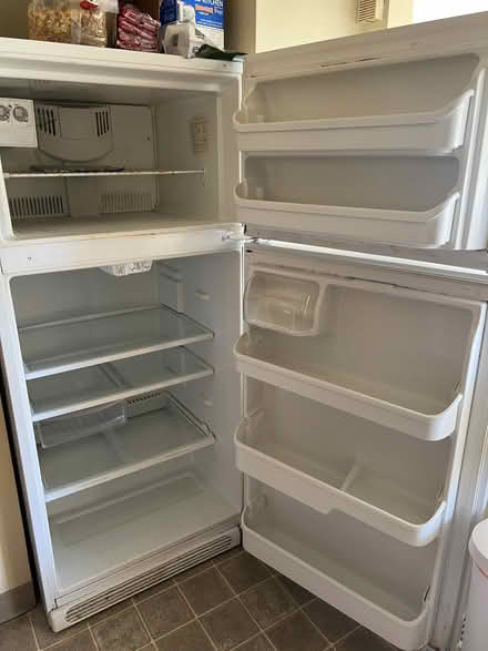 Photo of free Frigidaire refrigerator 18.2 cu (Greenwood) #2