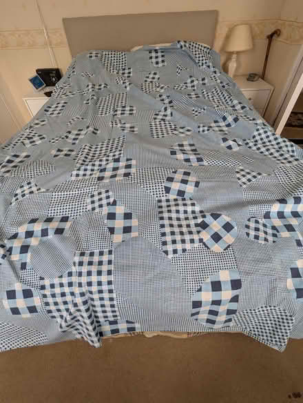 Photo of free duvet cover king size+pillow cases (Farnham GU9) #1