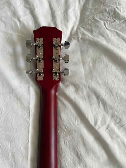 Photo of free Beginners guitar (Bromley BR1) #4