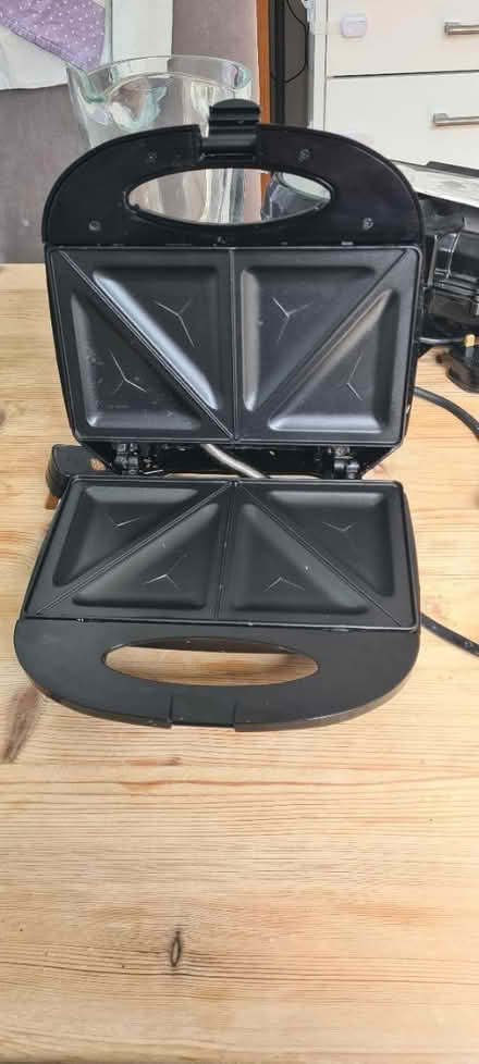 Photo of free Toastie maker (Walsworth, Hitchin, SG4) #2