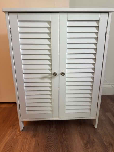 Photo of free White bathroom cabinet (Dalston, London E8) #1