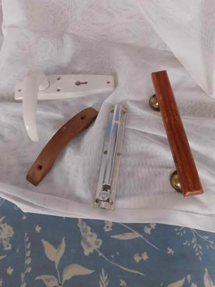 Photo of free assorted handles (Whoberley CV5) #1