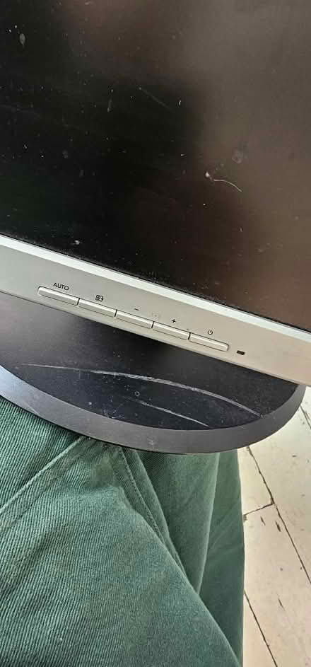Photo of free HP monitor (Northcote Road SW11) #3
