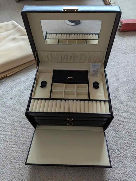 Photo of free Black jewellery box (BD20 5NE) #3