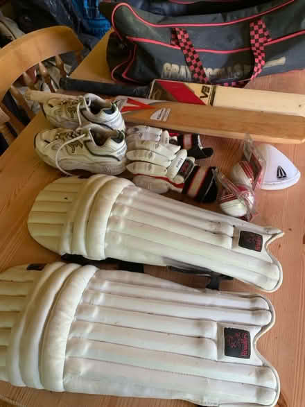 Photo of free Junior cricket equipment (Hale SP6) #1