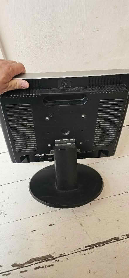 Photo of free HP monitor (Northcote Road SW11) #2